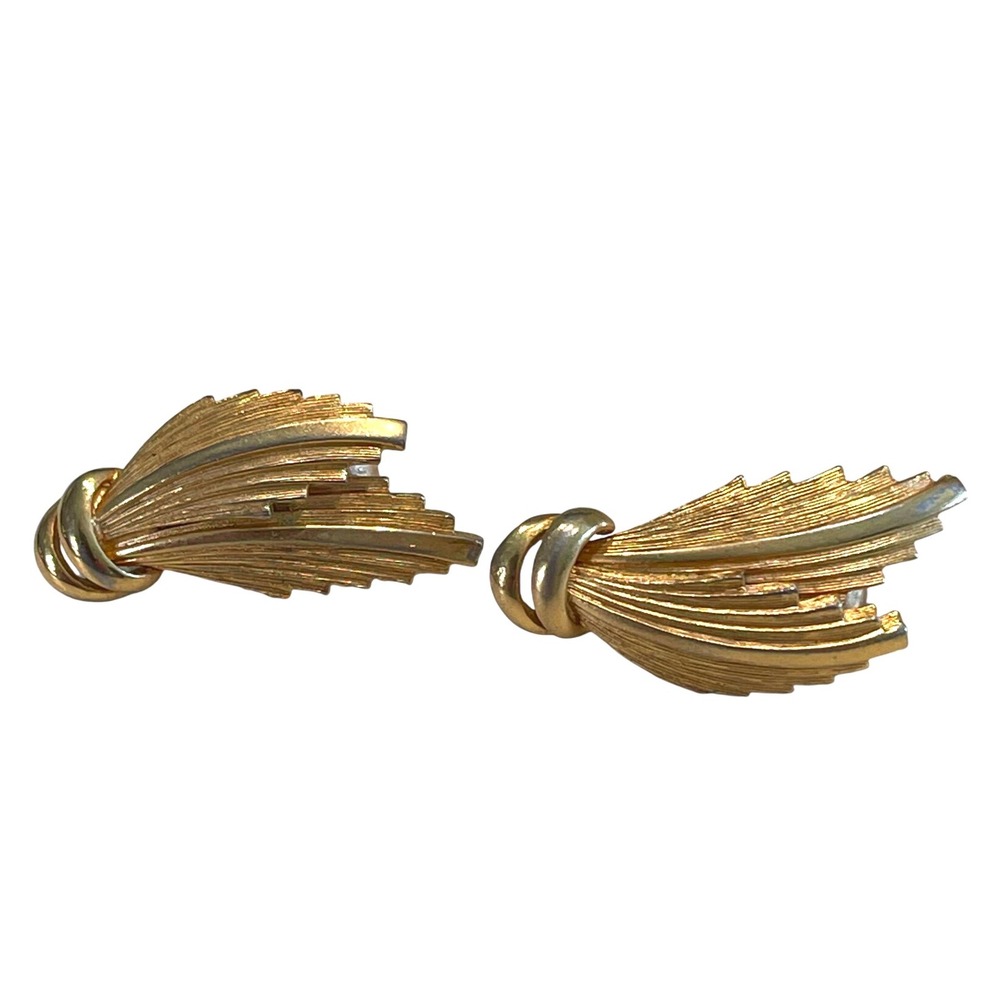 VTG Kramer Clip-On Earrings Beautiful Gold Tone Knot‎ Fan Leaf Design Signed - Picture 2 of 4